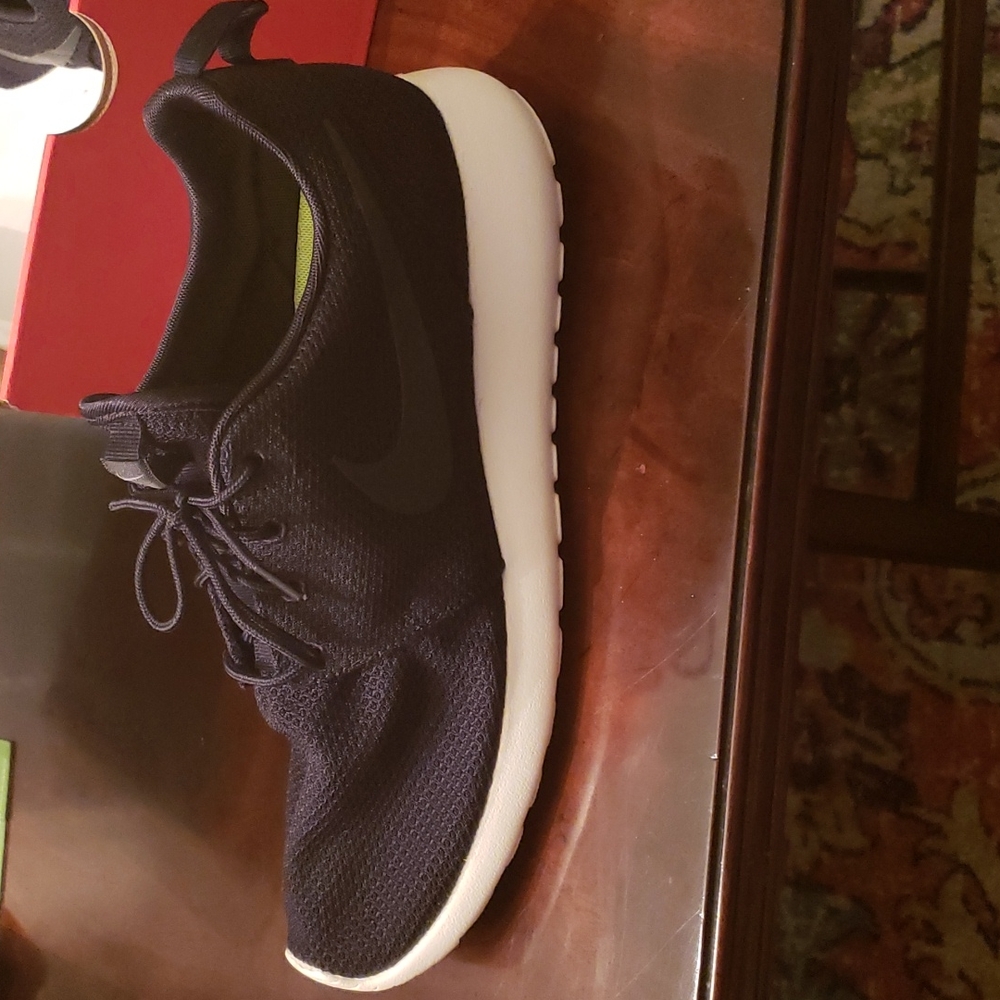 Nike Roshe One size 10 sneakers